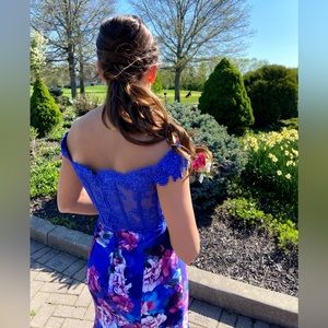 Prom dress, size 0/2, model is 5’4